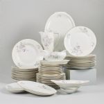 613696 Dinner set